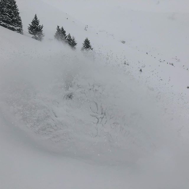 He’s in there somewhere... @moreartisan slashing the pow with @jameswellock on another Chamonix Big Thursday...
.
#wintersnotover
#arcteryx
#igneousskis
#britishmountainguides