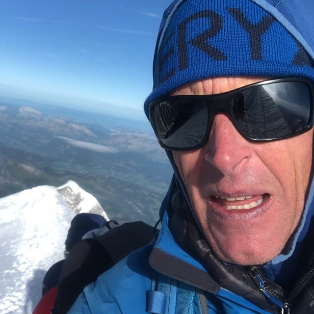 So we went for a break in the weather and it paid off... A really windy start with freezing fog was hampering the attempts earlier in the day... as we ascended the summit ridges, the wind decreased and gave us our Mt Blanc summit...
@reganjojo
@gersonian_ .
.
#brit_mtn_guides
#arcteryx