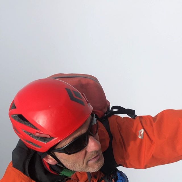 Some acclimatisation and fast alpine ridge climbing with @juliancarnell in preparation for the Matterhorn-a bit icy on the northern flanks this morning so we decided to keep our crampons on for some bonus training...
.
.
#brit_mtn_guides
#arcteryx