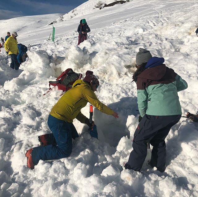 In #lescontamines today on an ARC (avalanche rescue day) with students on their Level 2 programme. You can&rsquo;t beat a scenario for practising your search, rescue, teamwork &amp; communication skillsets. Want to learn more about increasing your sn