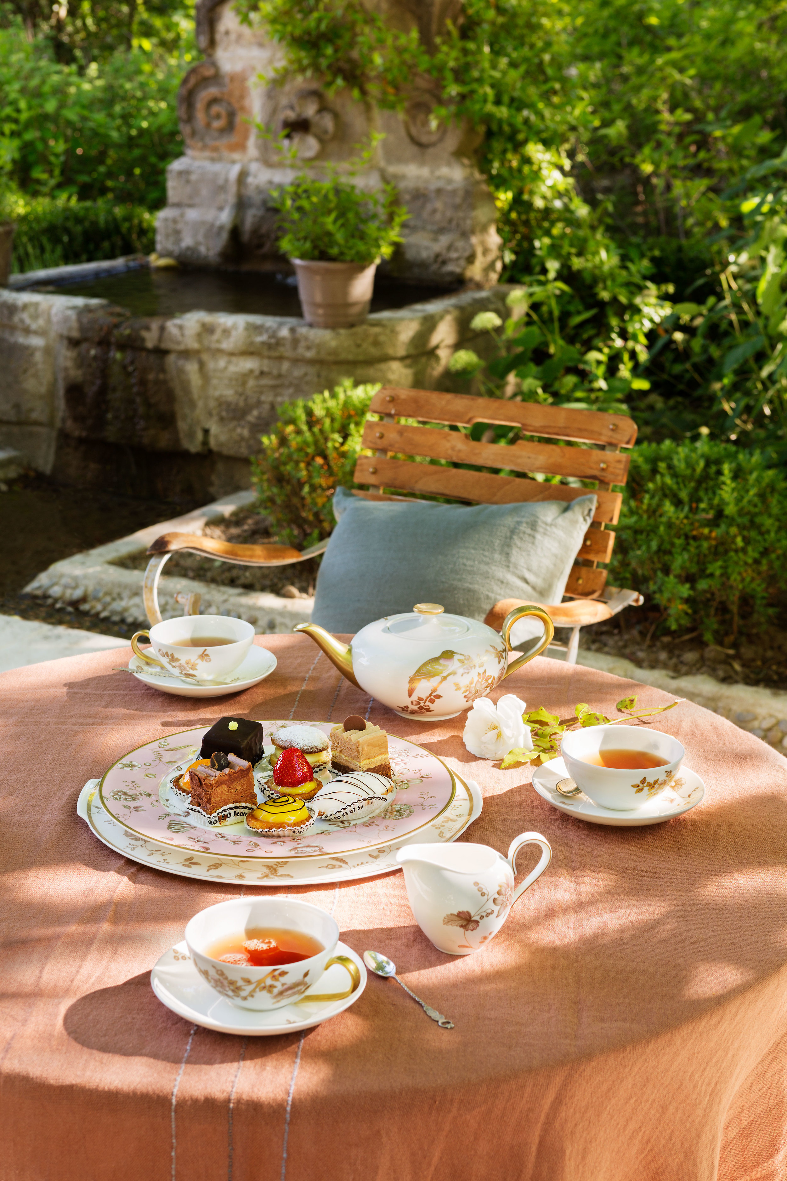 tea time by the fountain