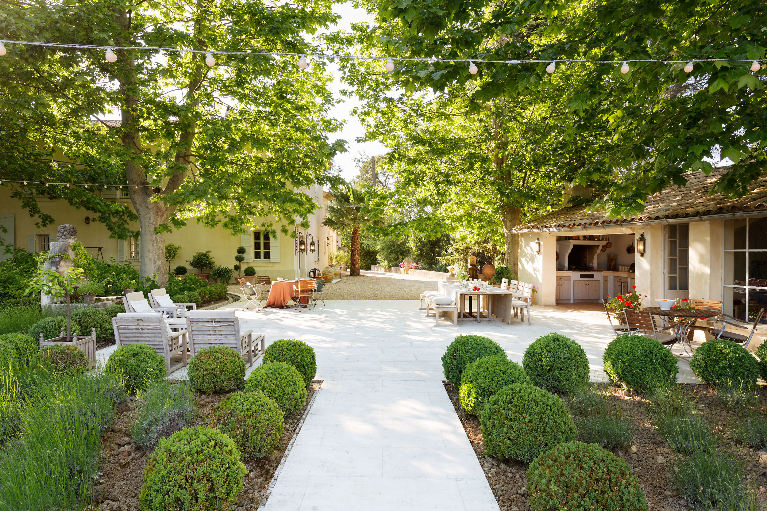summer kitchen near pool