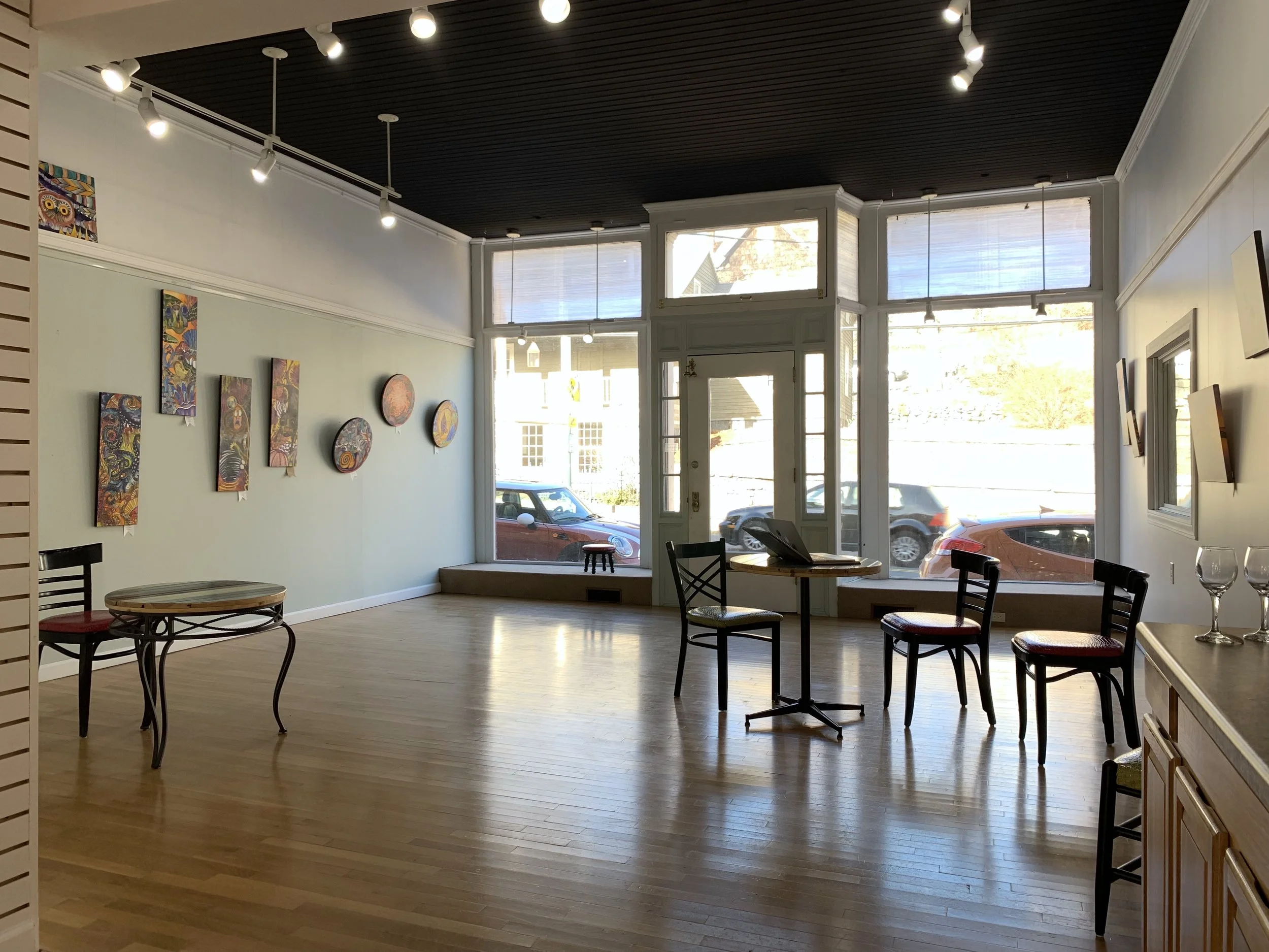 The gallery shop waiting for its open house and prospective new tenant!