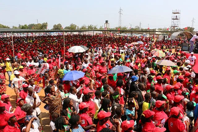 A crowd at Filipe Nyusi's campaign rally in 2014. Image Source: Wikimedia Commons/Adrien Barbier