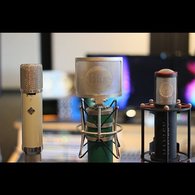 The whole gang is here. @bluemicrophones @telefunken_mics @manleylabs 
#microphones #mics #bluemic #telefunkin #manley #recordingstudio #producer #nyc #engineroomaudio