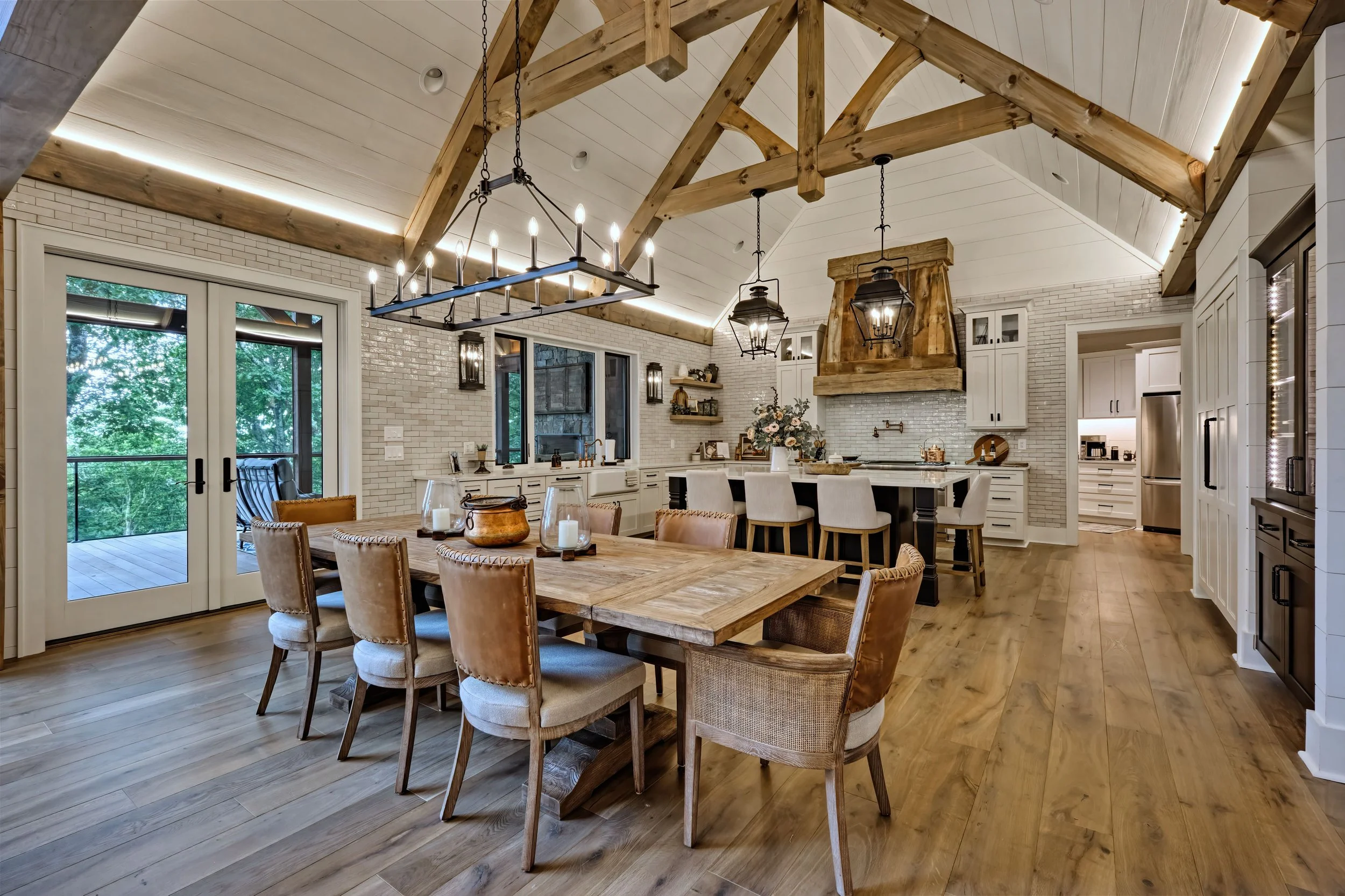 3_Mossy_Bark_Dining_room_1.jpg