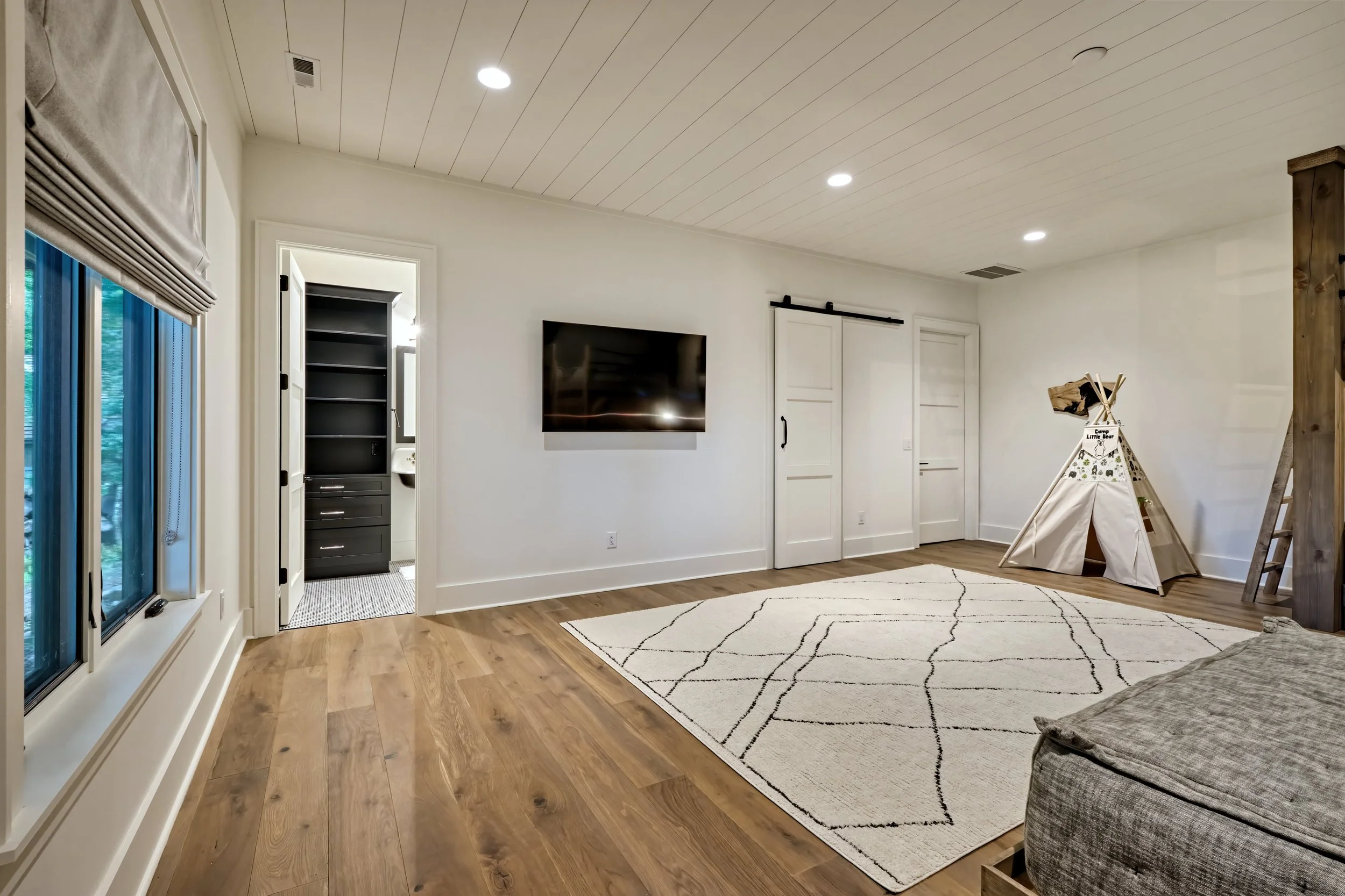 24_Mossy_Bark_Kids_Room.jpg