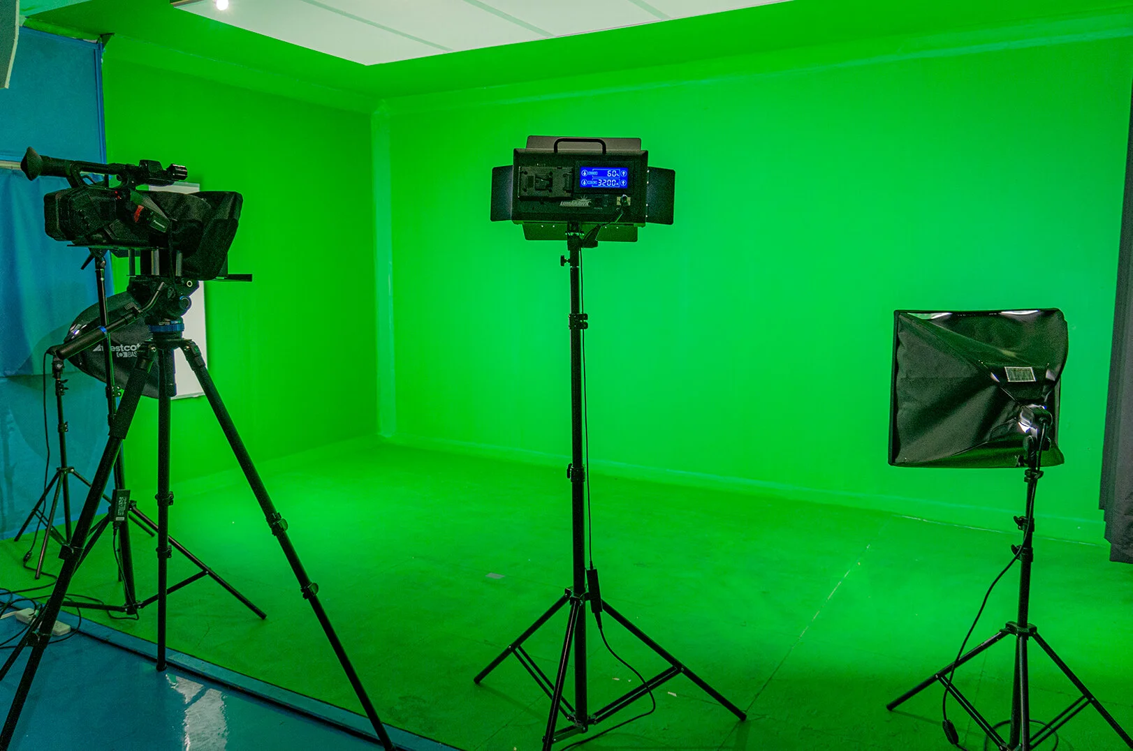 GREEN SCREEN 3.jpg
