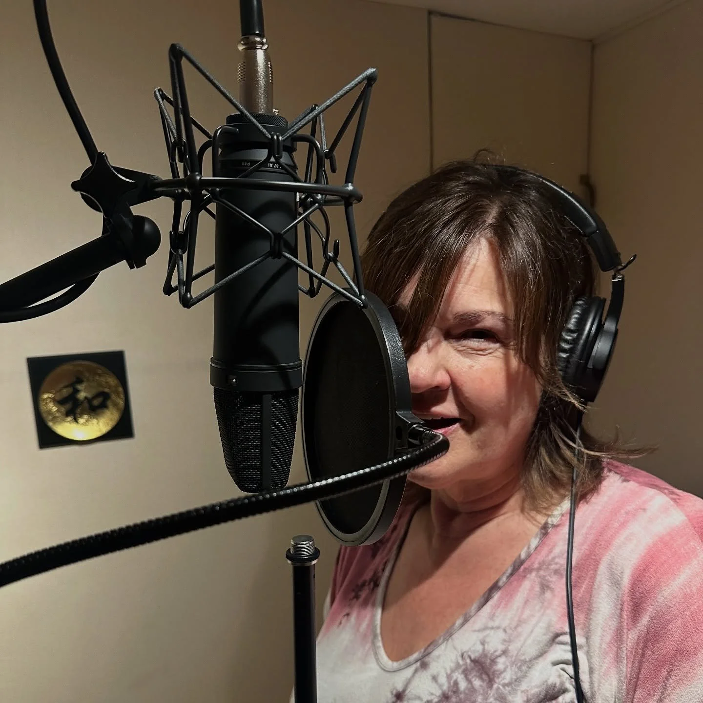 One stand for the mic, one stand to hold. 👍 #singer #vocalist #vocals #pezmosis #recording