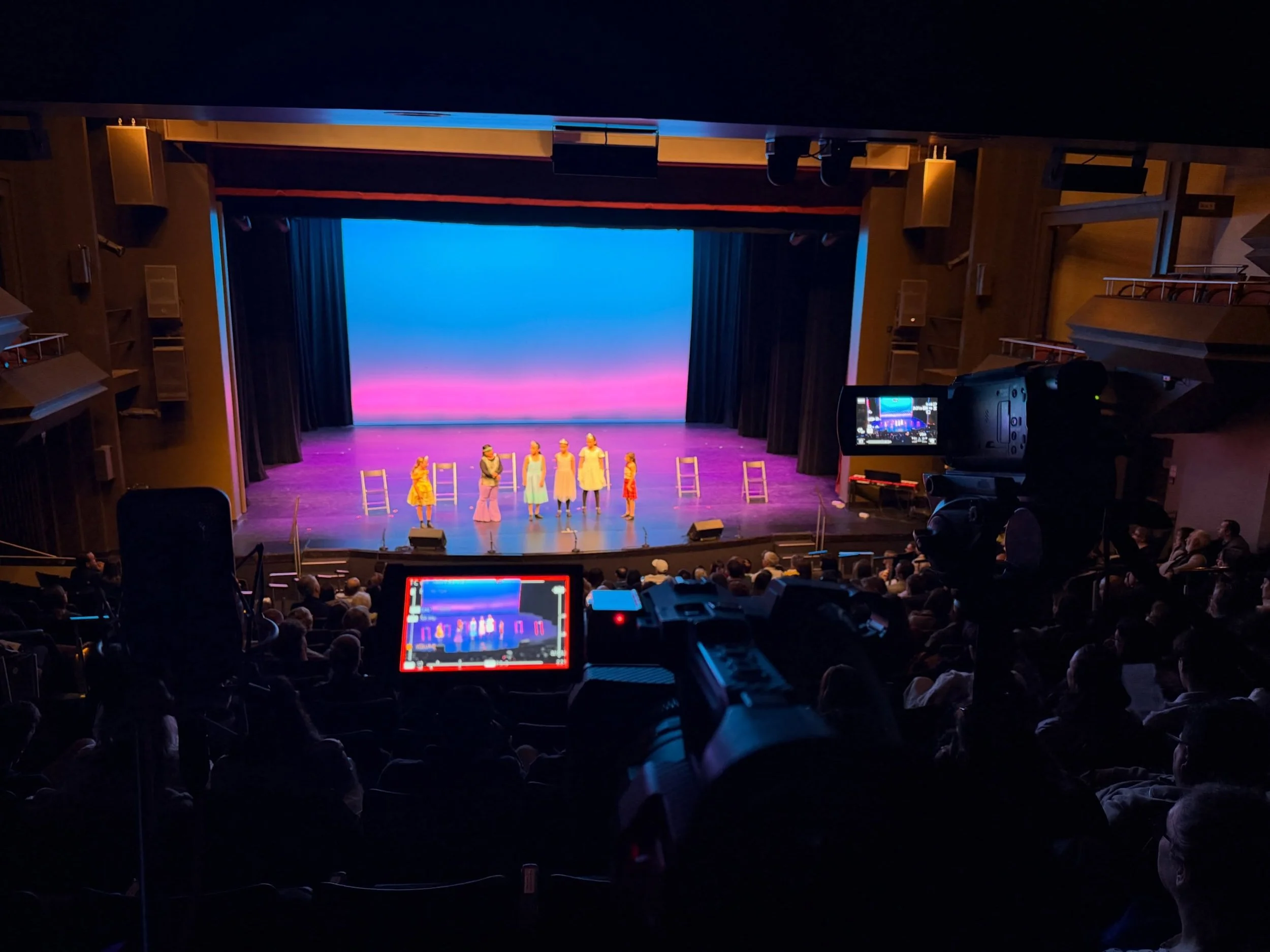 Filming a great performance by @ovation_arts students at @flatomarkhamtheatre great work everyone! 

#pezmosis #filming #theatre #kidsperformance #musicaltheatre