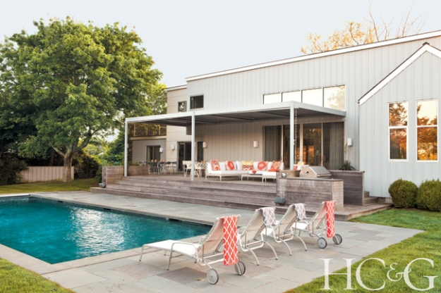 23342-Sagaponack-House-Tour-Decorator-TaraSeawright-Poolside-dd07a1fe.jpeg