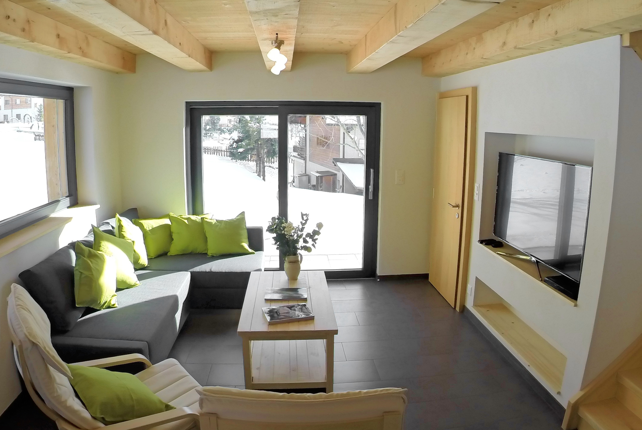 Living room with 55'' TV, blue ray player and high speed wifi