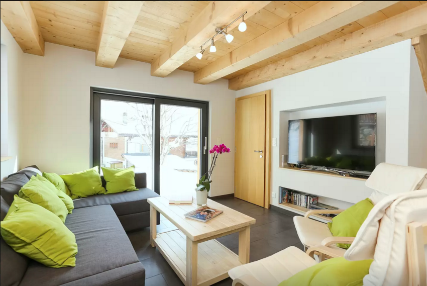 Apr 1 - Apr 4 / 4 Guests + 6 Ski Tickets