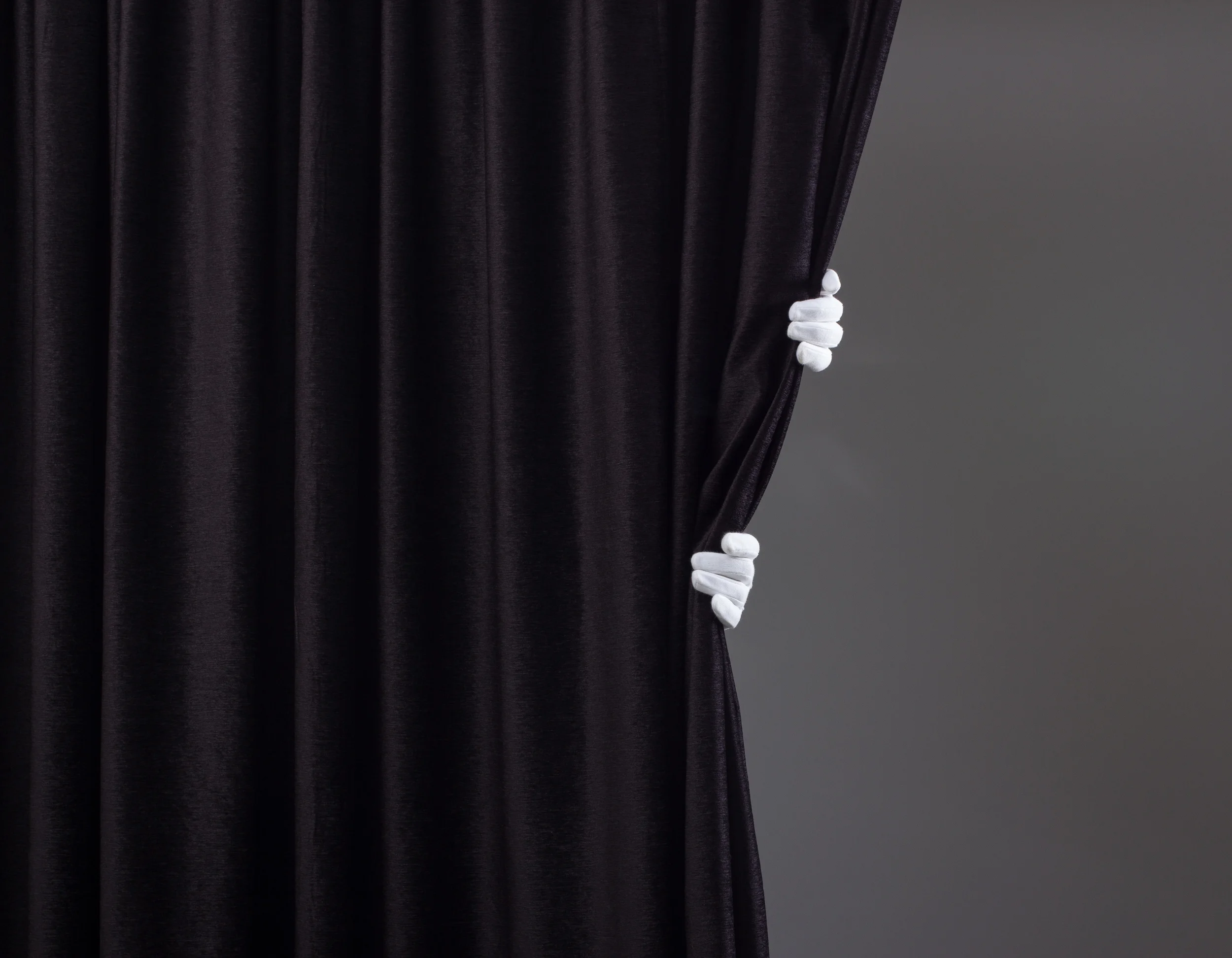 Hiding Dollarphotoclub_71930117.jpg