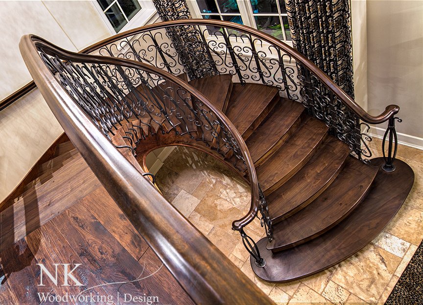 CLASSICAL WALNUT STAIR