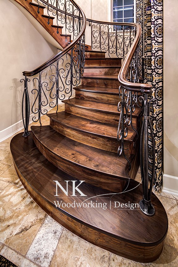 CLASSICAL WALNUT STAIR