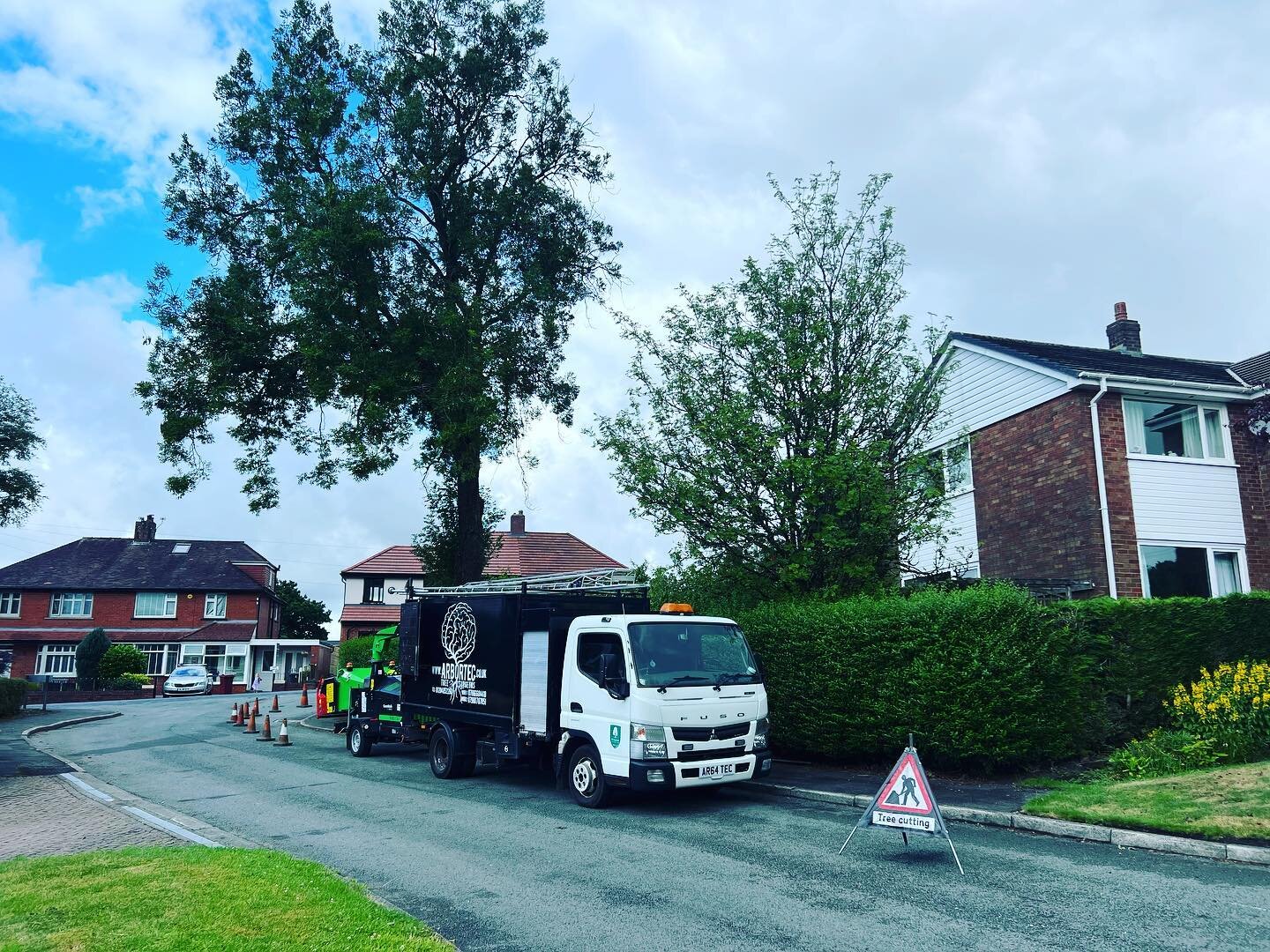 Another Ash Dieback 🌳 💀 victim from last week! Great effort from Team Arbortec 🙂👌🏻 &hellip; Cheers @higher_myers  for the MEWP assistance 🙌🏻 #ash #ashdieback #tree #trees #treework #arborists #arb #arboriculture #bolton #manchester