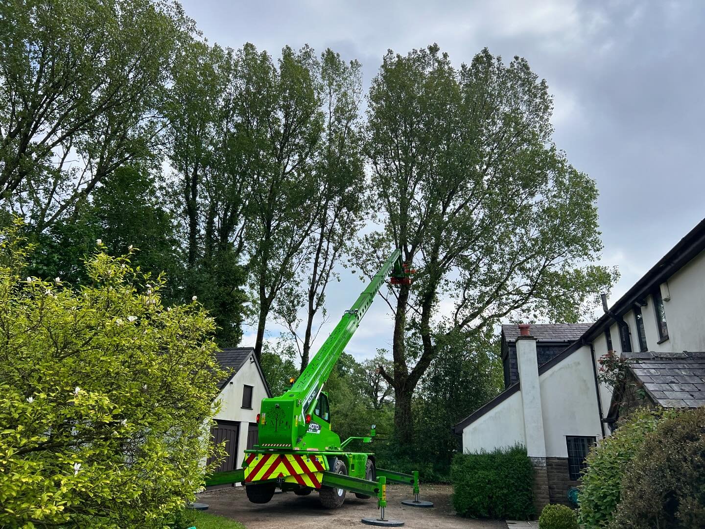 Massive job completed today in Edgworth a very technical job over a garage with limited access! Pollarding 6 huge Poplar 🌳&rsquo;s and a few other smaller trees pruned and removed. Big shout out to @mptreecaremanagementltd for the Merlo Rota 50.30 a