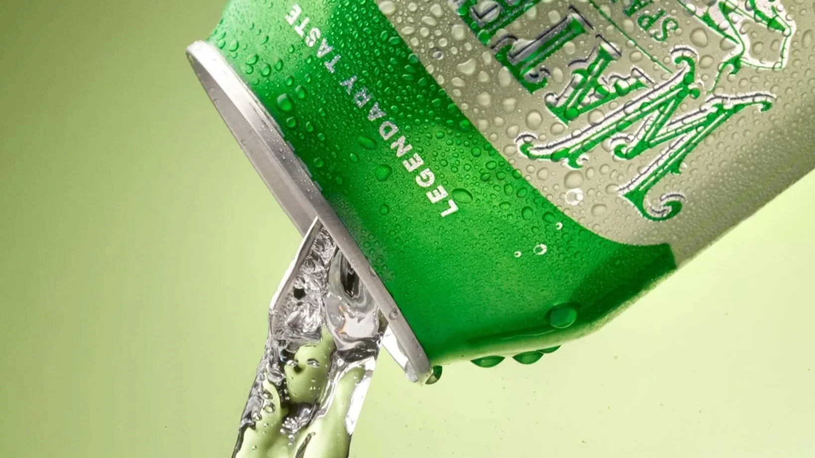 WATERLOO SPARKLING WATER_POUR.jpg