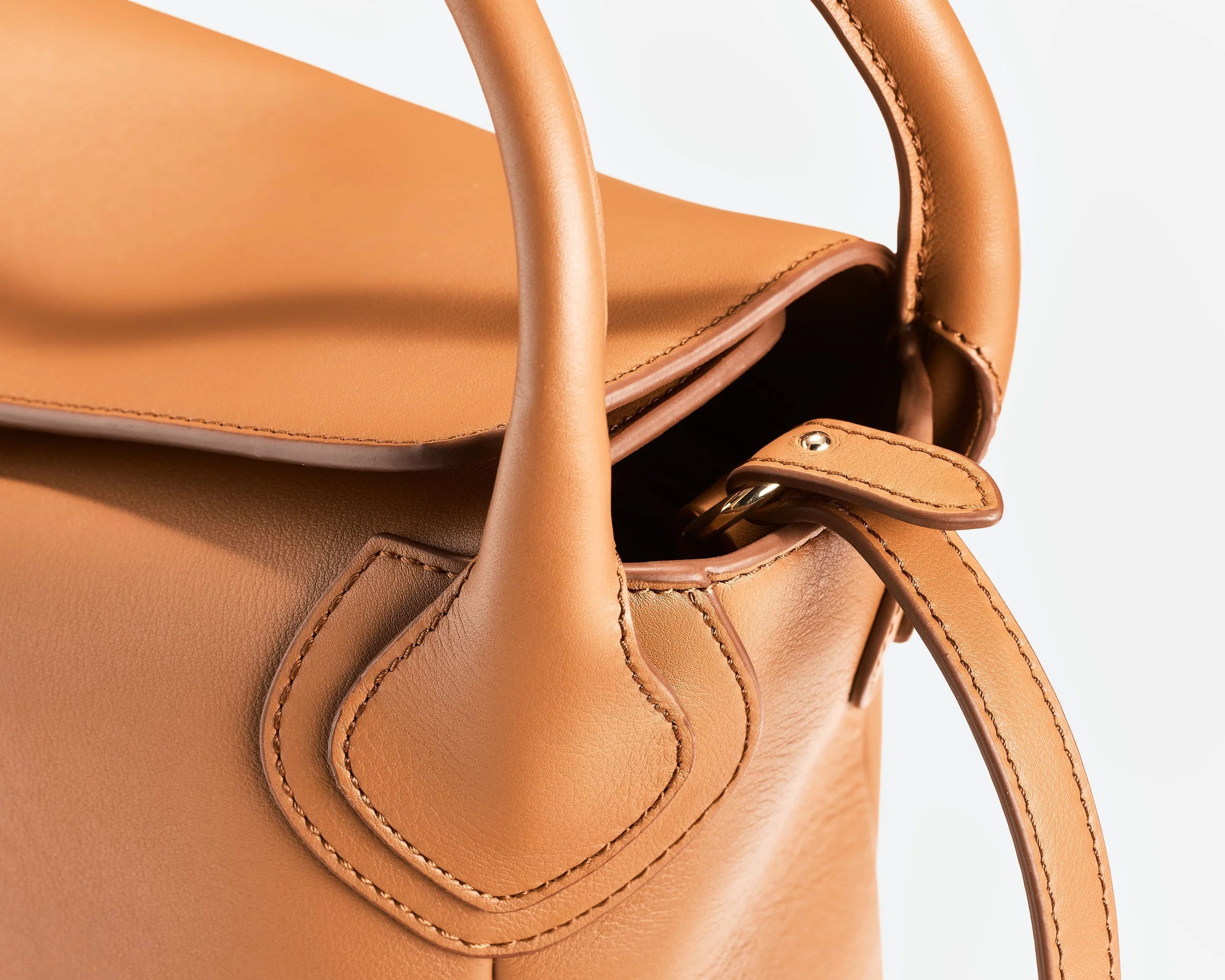 WOLVESCALL_BEIGE HANDBAG__3.jpg