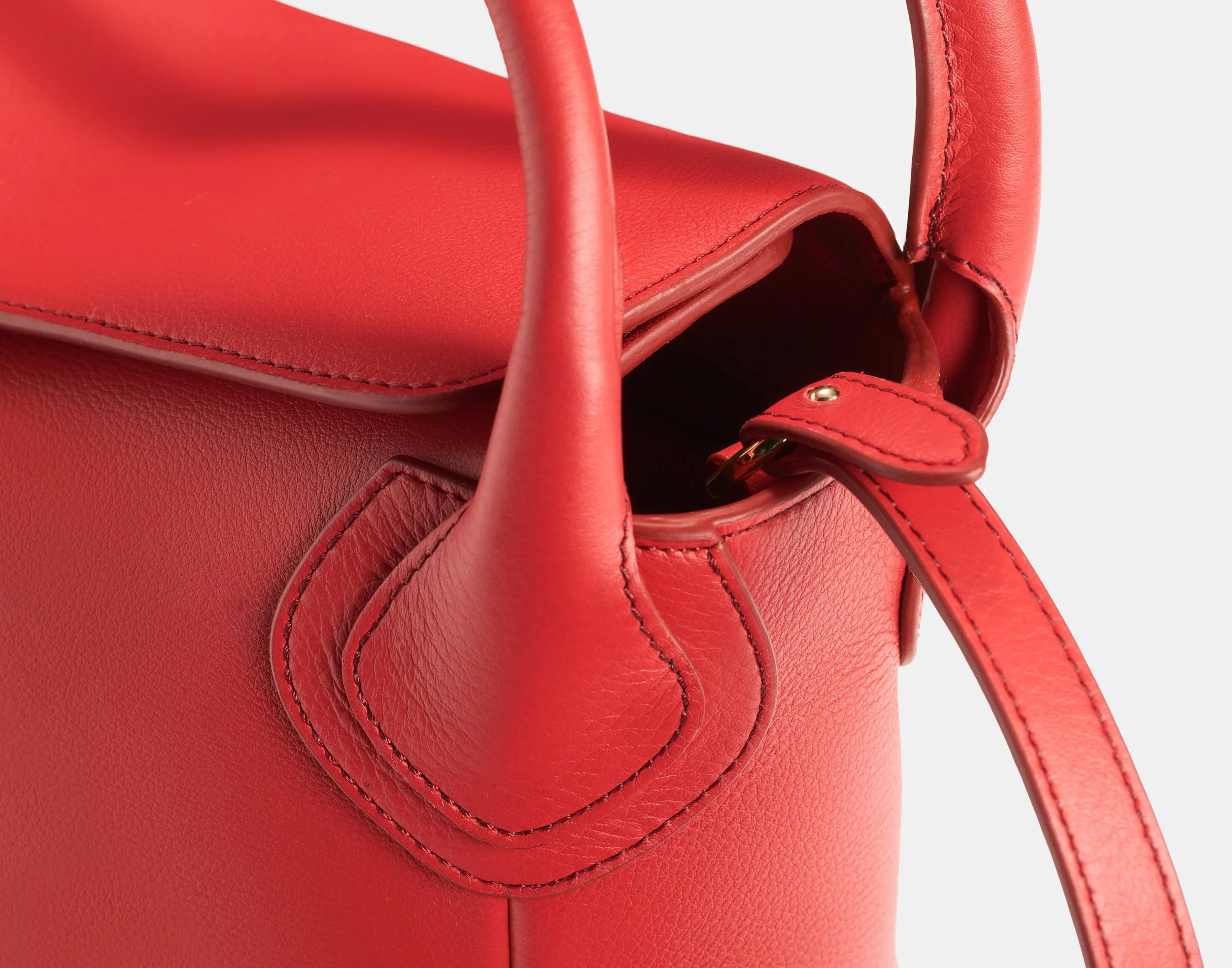 WOLVESCALL_RED HANDBAG__3.jpg
