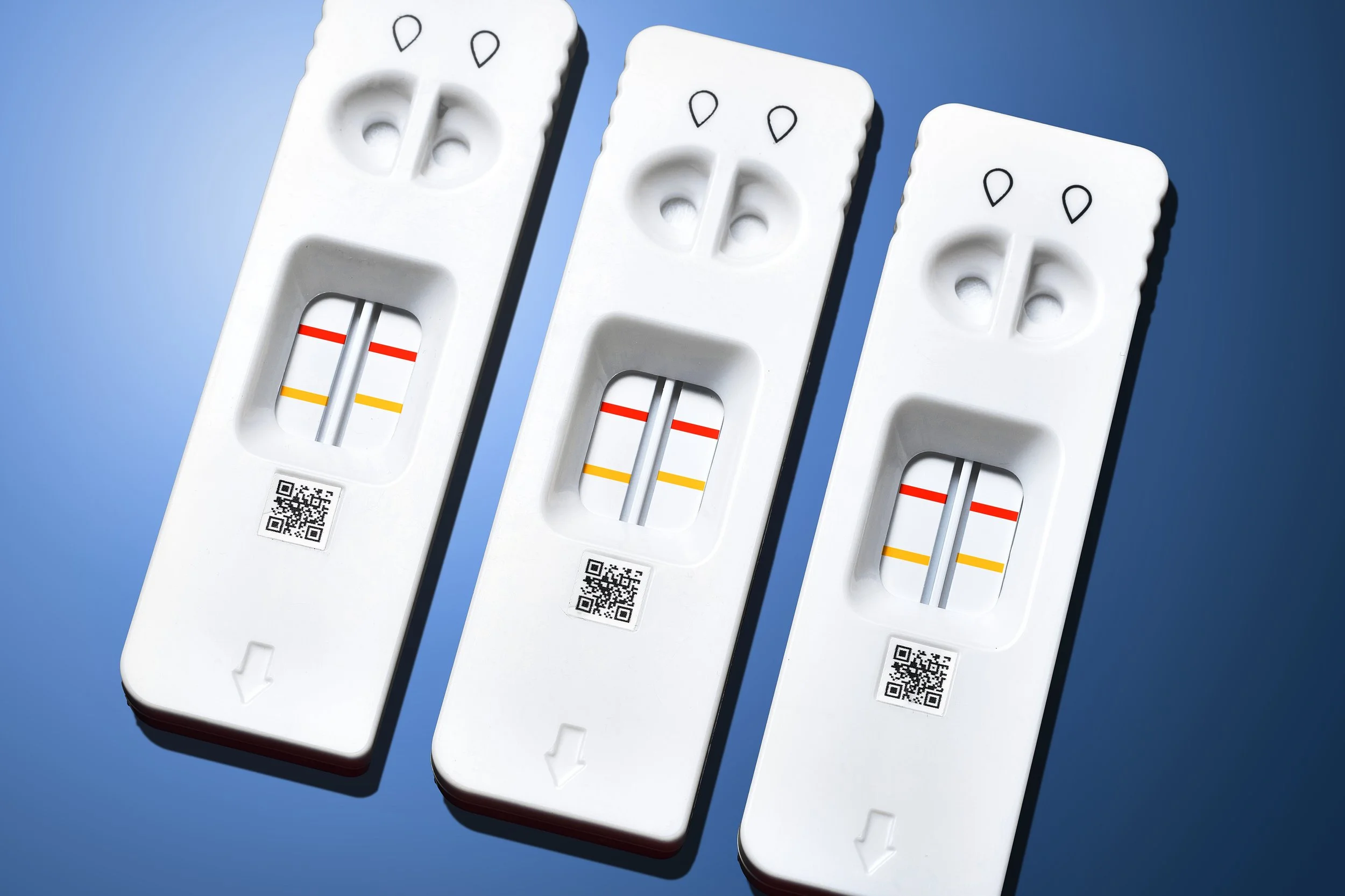Vigilant Biosciences Rapid Diagnostic Test Kit – Lateral Flow Assay with QR Code on Blue Background