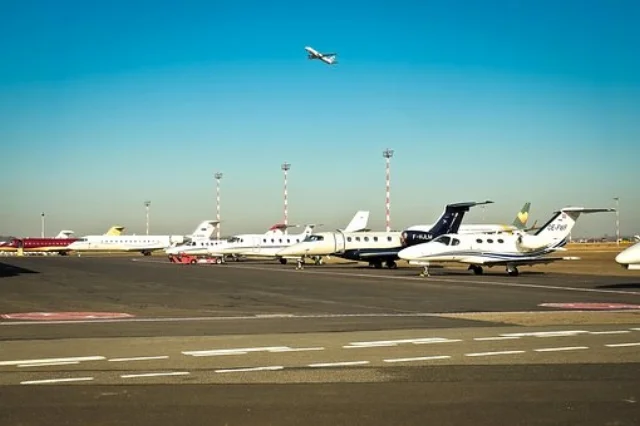 airport-2085265__340.jpg