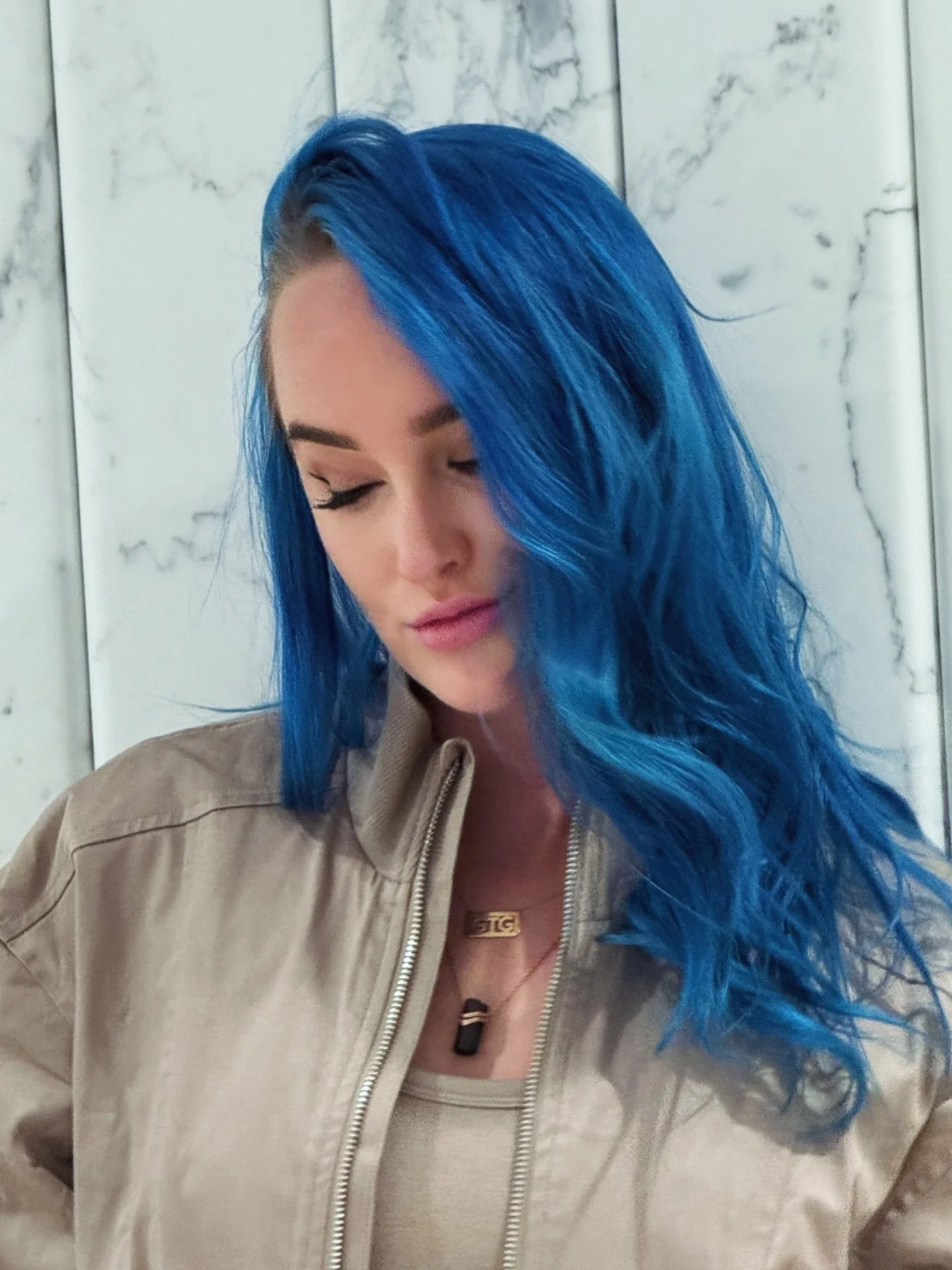 brains, blue hair, and a little chaos 🔵🔵🔵