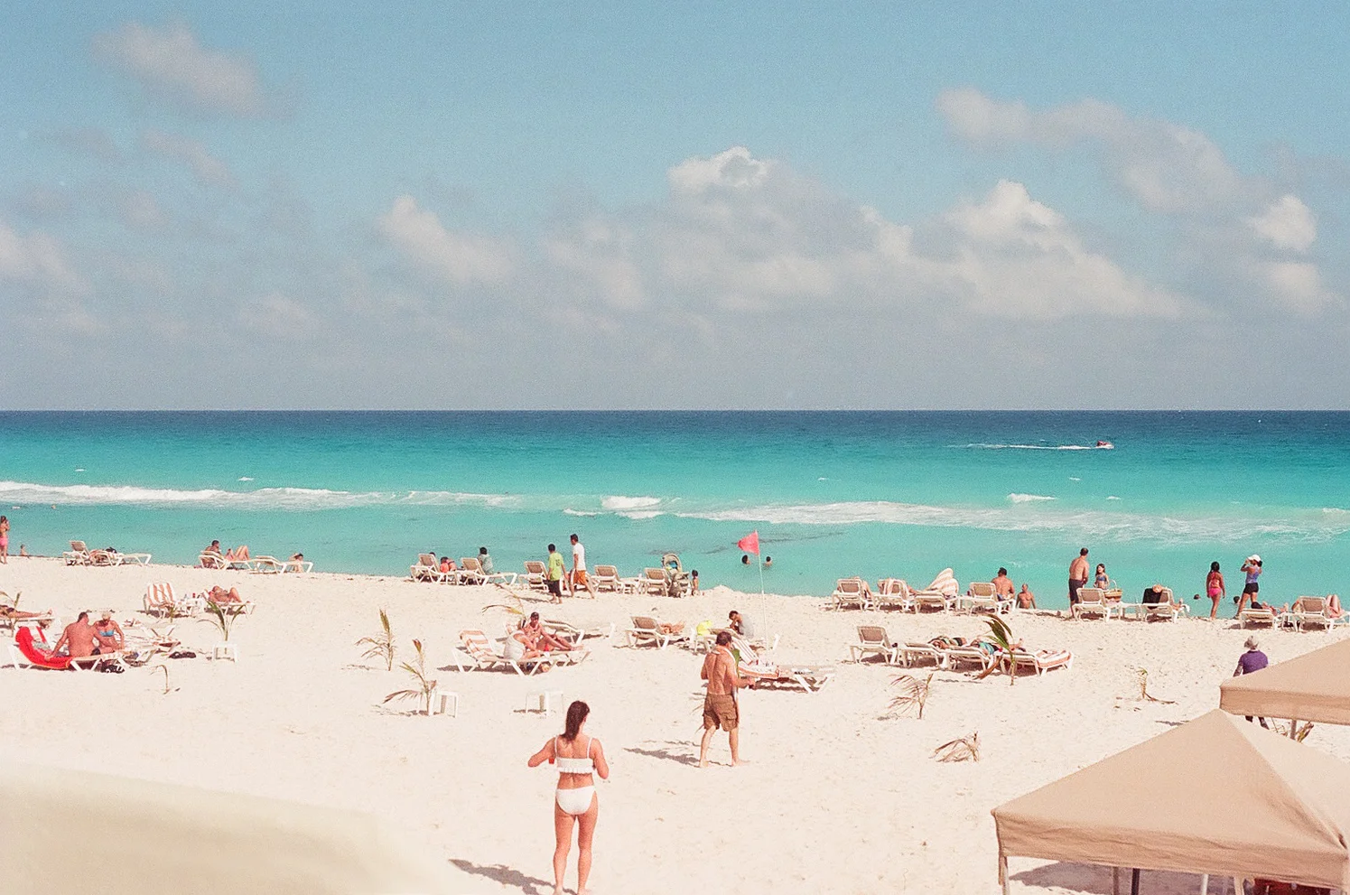Erika Carreon Disposable Team, Cancun