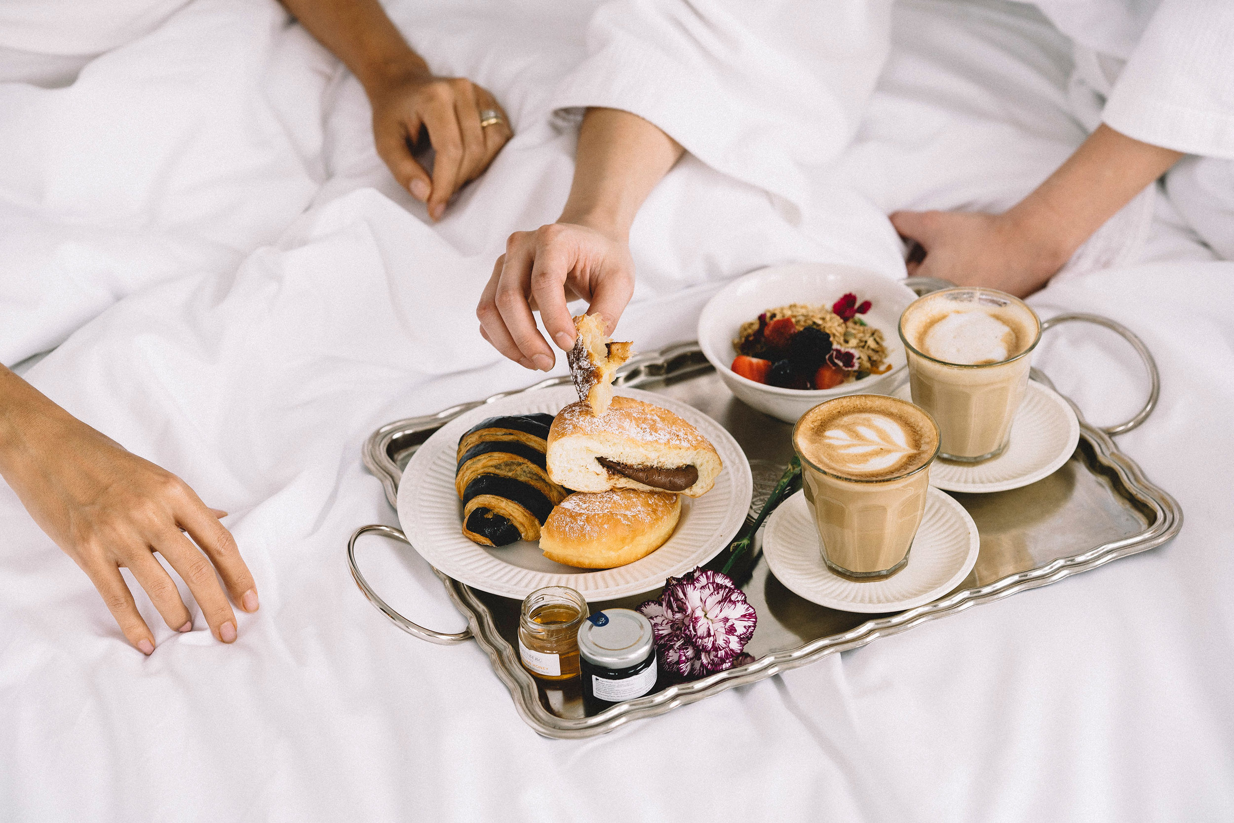 breakfast in bed at the gunawarman II