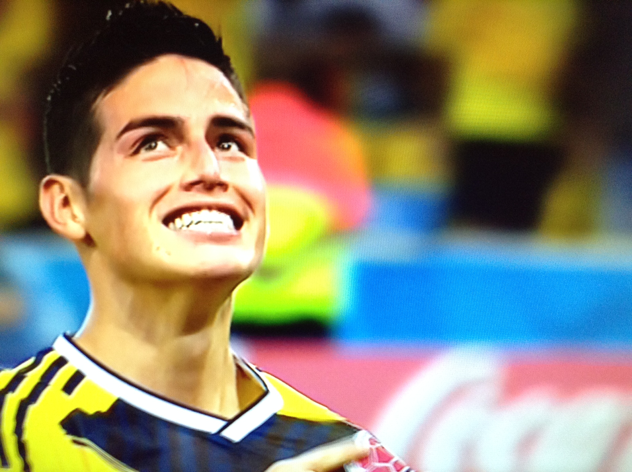 James Rodríguez celebra su primer gol en la victoria de Colombia por 2-0 sobre Uruguay en el Estadio Maracanã de Río de Janeiro, en un partido de octavos de final del Mundial Brasil 2014 disputado el 28 de junio. Rodríguez convirtió ambos goles.