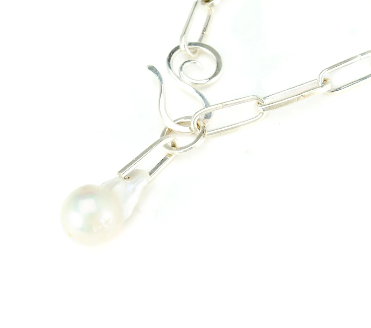 Chain Necklace with Baroque Pearl © Margaret Ellis