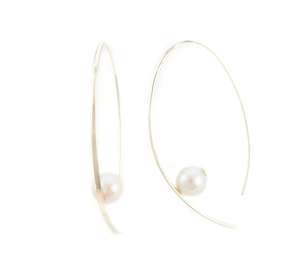 Silver Pearl Threader Earring © Margaret Ellis
