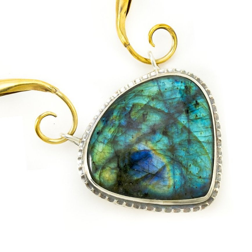 No descriptive words needed. This bold one-of-a-kind labradorite charmer speaks for itself. 😎 Is this beauty calling your name? Name it and claim it!