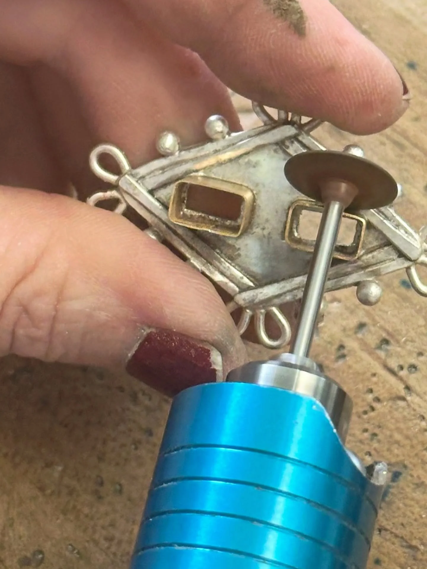 A love story in the making&hellip; ✨✨✨
For their 20th anniversary, she wanted to surprise her husband with something truly meaningful to him. The emeralds and the Turkish fetter-inspired brooch were her idea&mdash;symbols of renewal, growth, and the 