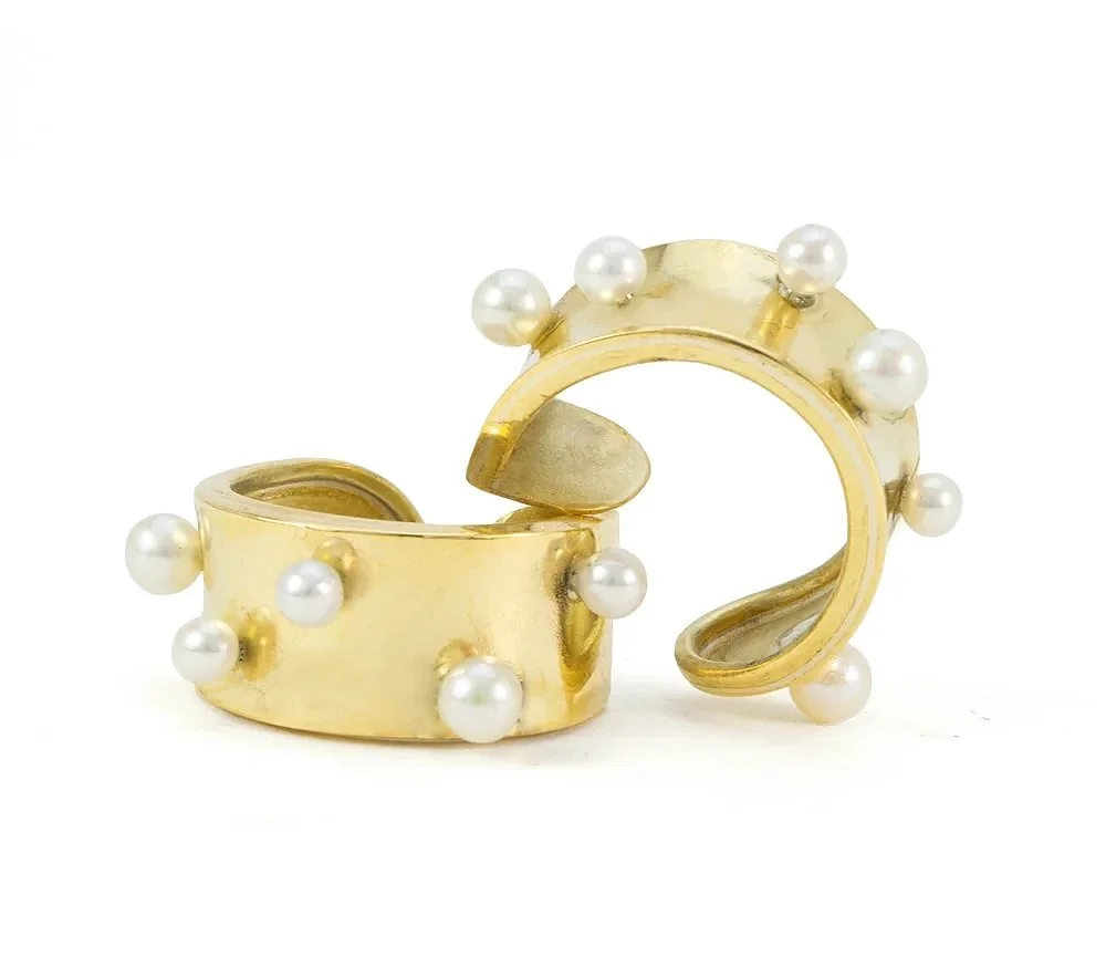 Everyone asks which pieces will be included in our Sample Sale. Half the fun is the surprise, and of course the extraordinary prices, but the real thrill is finding the classic favorites, rare variations, and one-of-a-kind treasures that were obvious