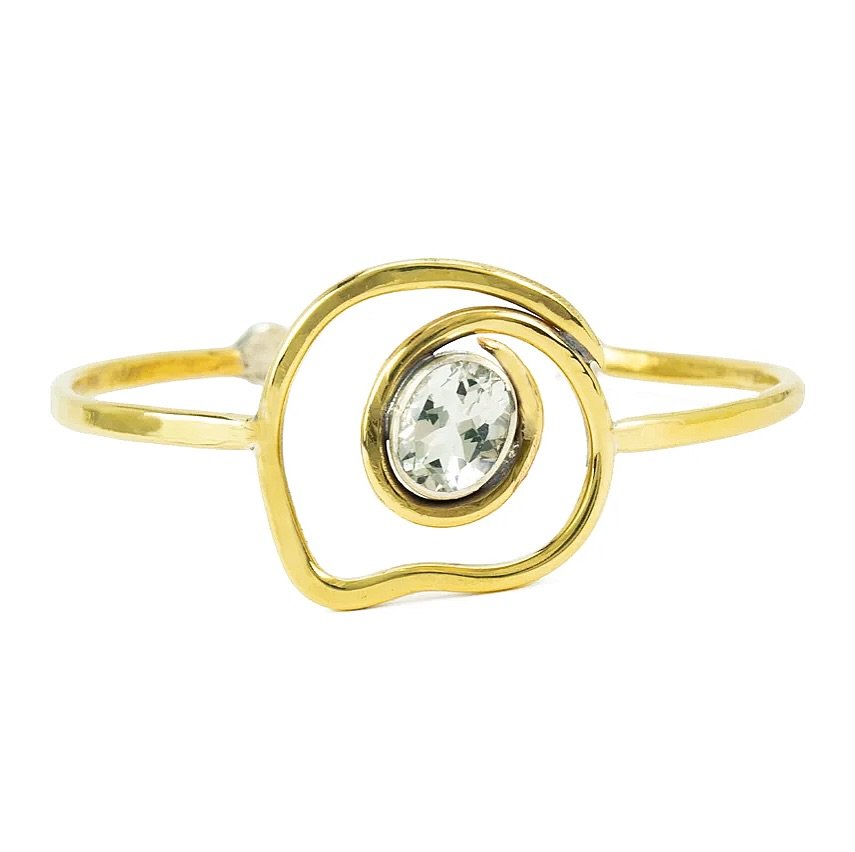 Strong. Fluid. When boldness feels entirely natural.