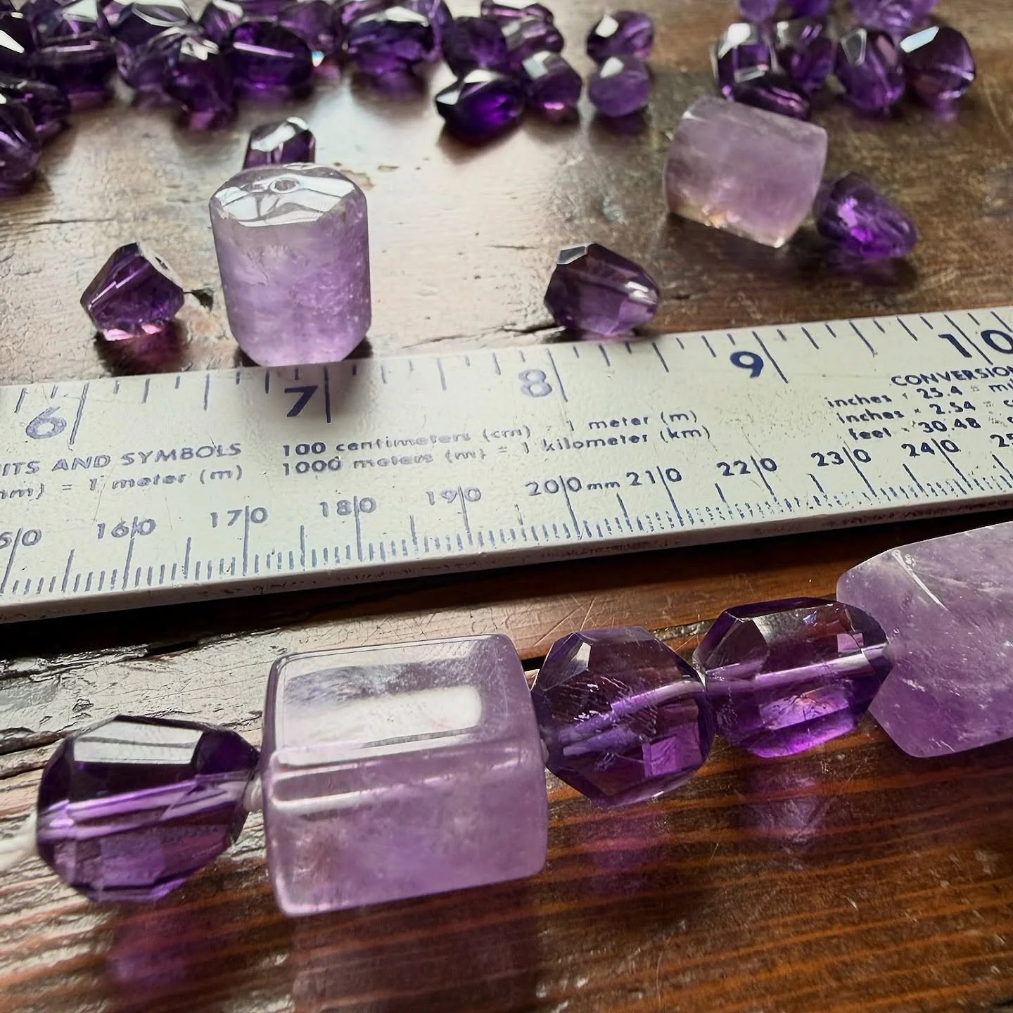 At the Table. ✨✨✨

There&rsquo;s something nostalgic about bead necklaces, especially in summer&mdash;calming in their simplicity, reminiscent of being a child again, completely absorbed in choosing colors and stringing stones one by one. That quiet 