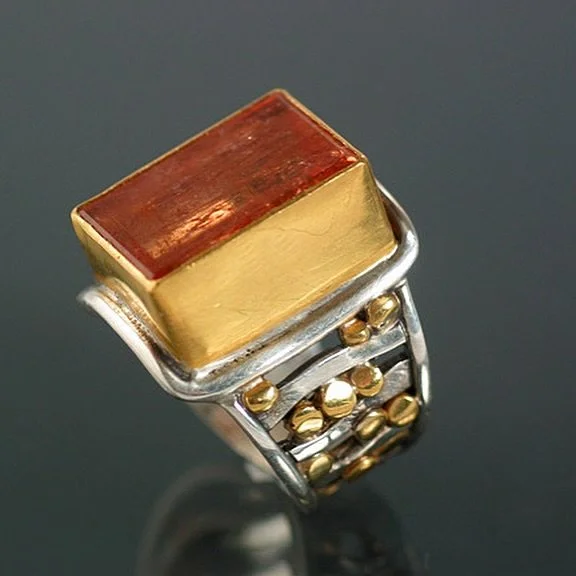 Margaret Ellis Fancy Band made its cinematic debut on Emily Blunt in The Devil Wears Prada in 2006 to much applause. ✨✨✨

Worn on screen, then celebrated in the Studio. Margaret did it up big. 

Twenty years later, this classic band still steals the 