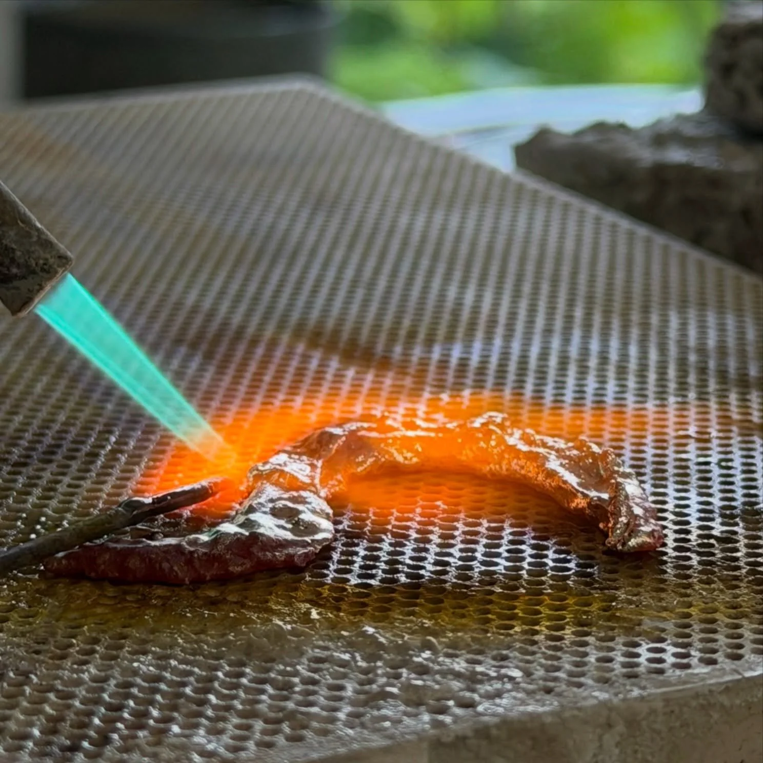 A little heat. A little magic. 🔥

Reticulation is one of the metalsmithing techniques I&rsquo;m currently slightly obsessed with. There&rsquo;s something fascinating about watching silver become what it was meant to be. 

Discover your fave KINETIC 