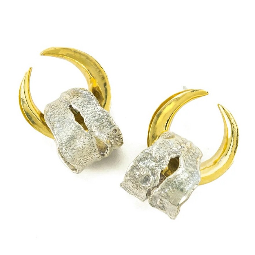 An instant classic, with a little something extra. ❤️

Inspired by our classic Anjy Hoop, this version pairs a hand-reticulated silver drop with our signature anticlastic hoop. Wear them together for texture and movement, or remove the drop when the 