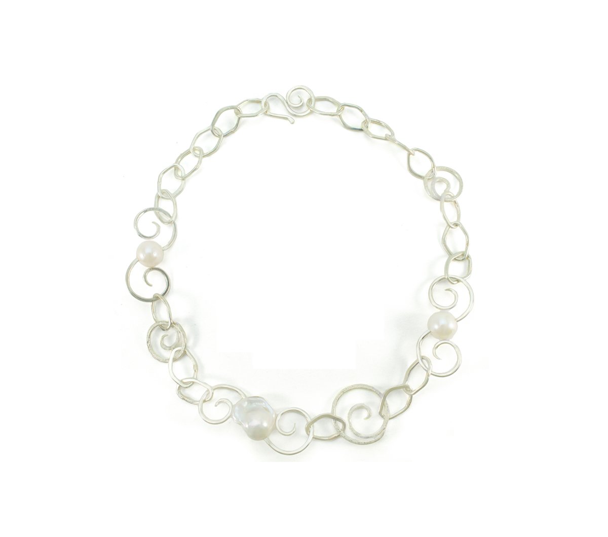 ShortDripPearlChainNeckWh.jpg