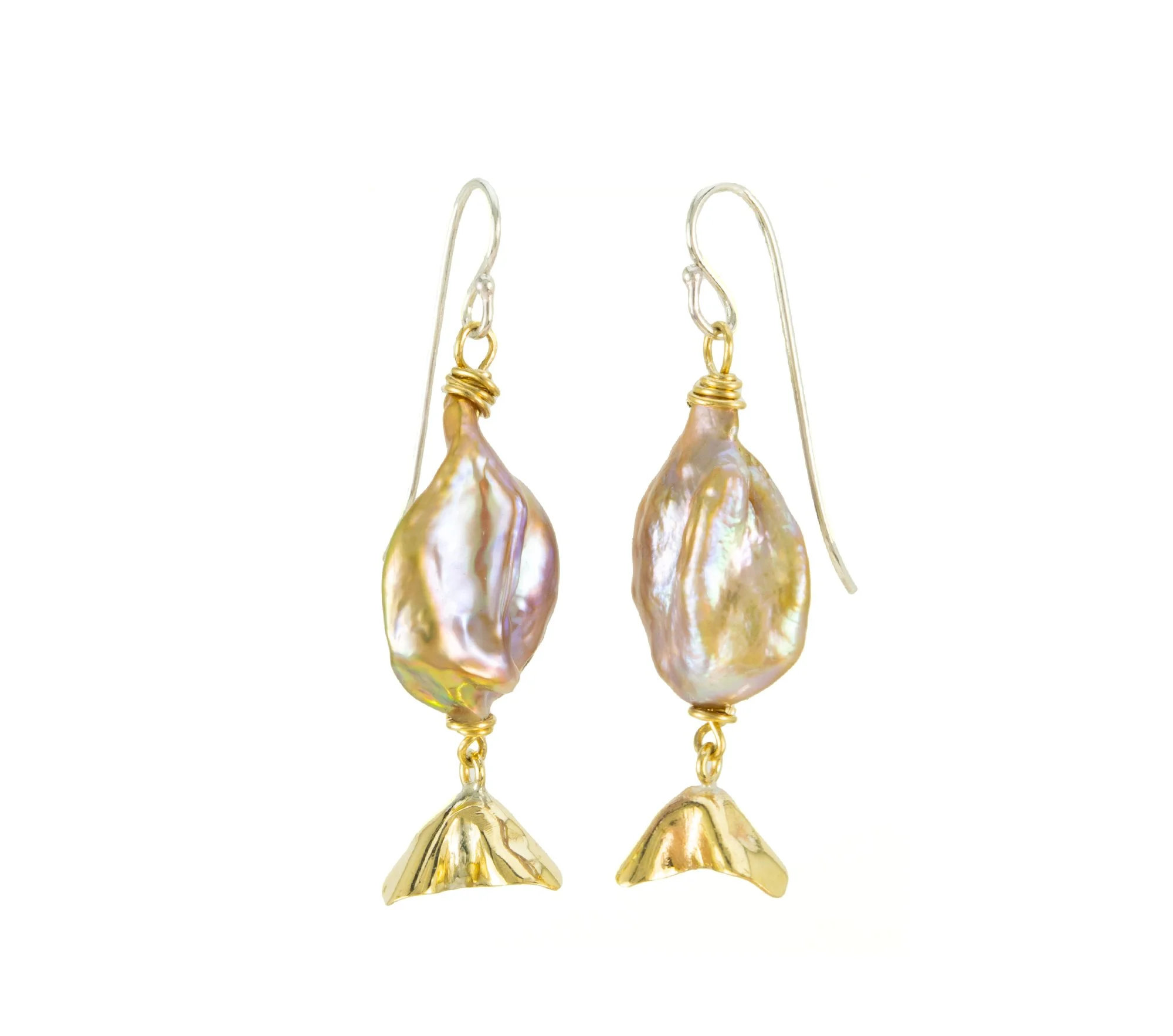 concha pearl drop earring