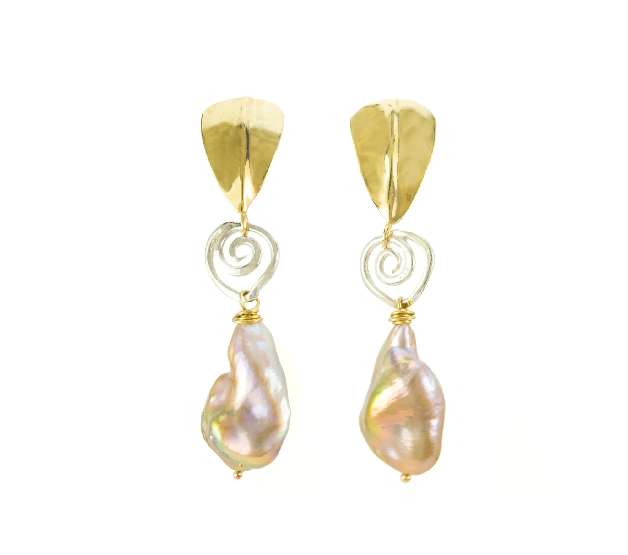 convolute pearl earring