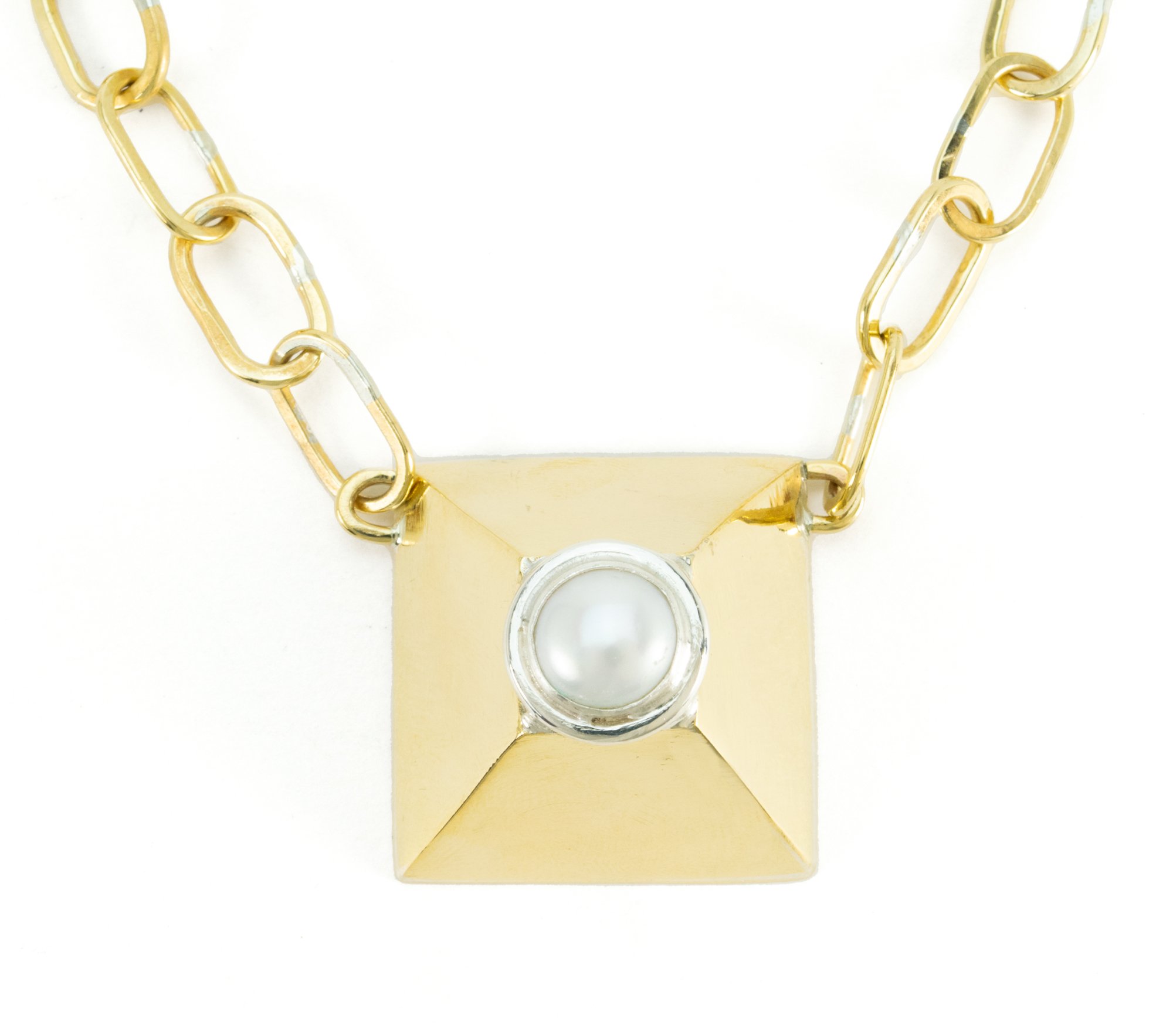 PyramidPearlNeck4.jpg
