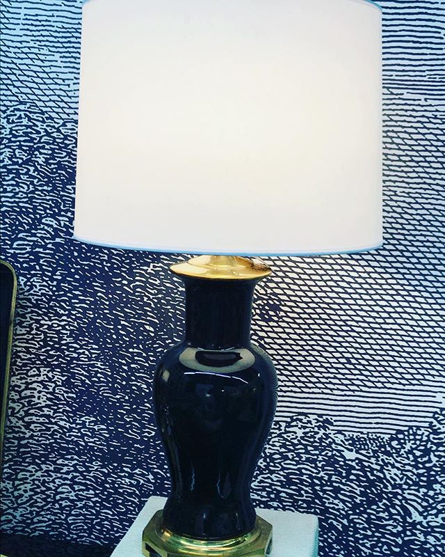 Just in pair of black mid century lamps #chinoiserie #hollywoodregency #vintagelamp #kensolomonproductions