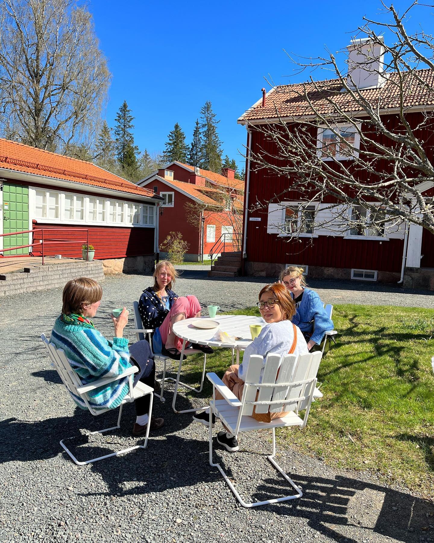 Finaste arbetsmilj&ouml;n h&auml;r p&aring; @sorangens dvs nya (nytt och nytt, fyra m&aring;nader nu, huj vad tiden g&aring;r) jobbet p&aring; S&ouml;r&auml;ngens folkh&ouml;gskola och &auml;nnu finare n&auml;r solen skiner, som h&auml;r p&aring; fyr