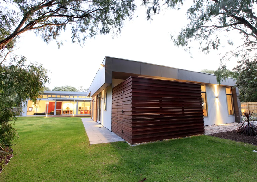 01-KooringalRetreat-AngeWall.jpg