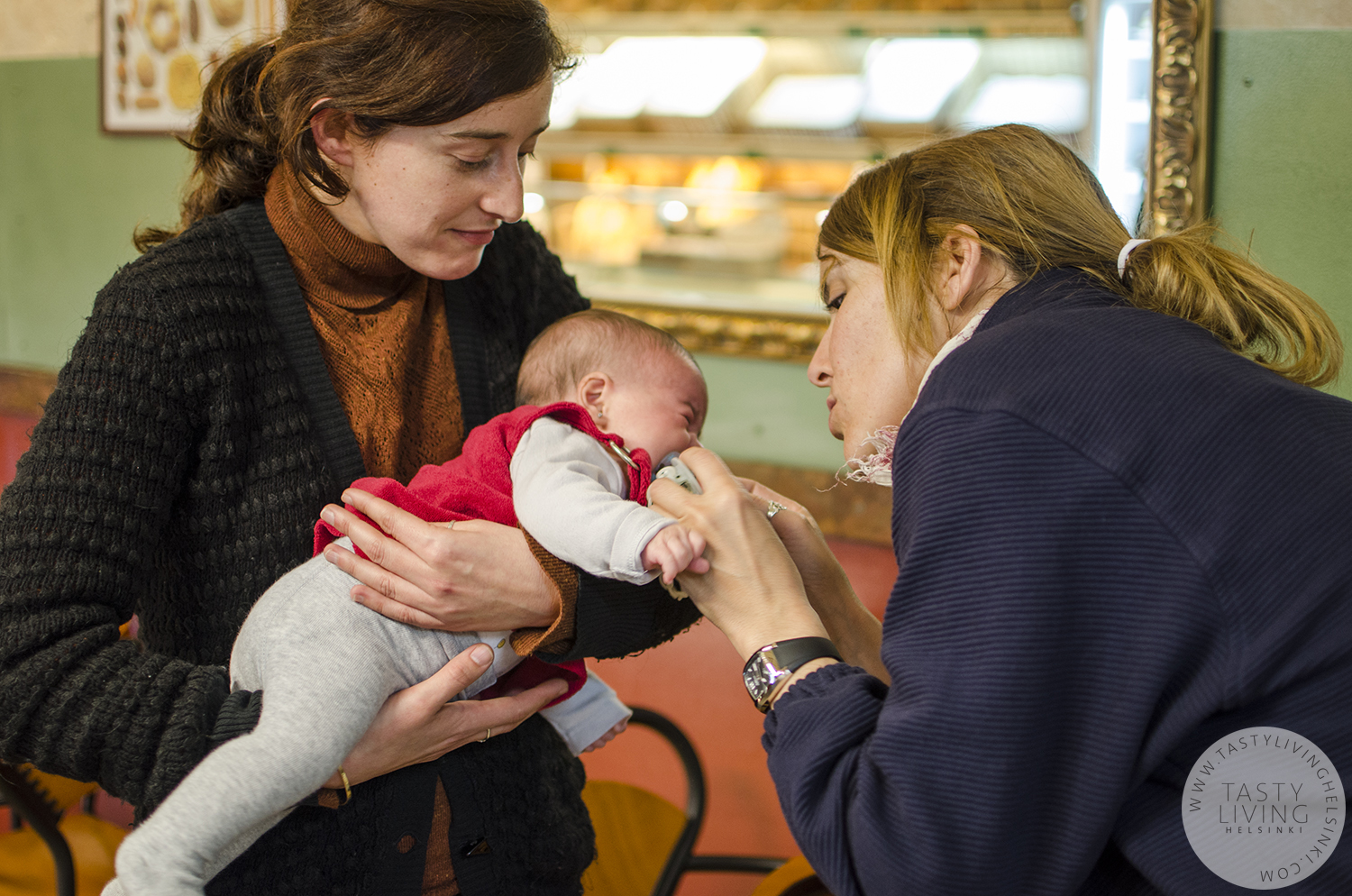 Ariadna is a godmother for Sandra 's daughter Uma .