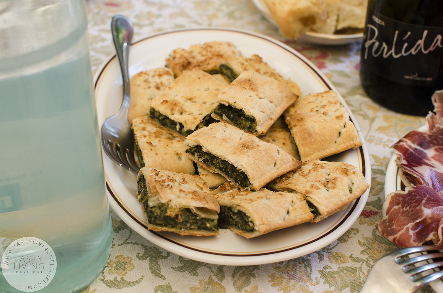 Erbazzone is one of my favorites in the Italian cuisine. It's a spinach pie.
